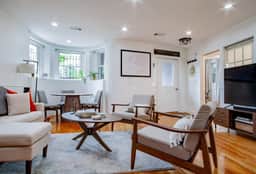 Fancy 1-BR in Central Location - Image 3