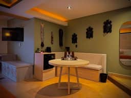 Casa Laja Hotel - Suite with Cathedral Views - Image 5