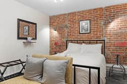 Cheery Flat in Adams Morgan - Mt Pleasant - Image 3