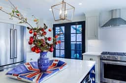 Liberty House - Old Town Luxury Designer Stay - Image 3