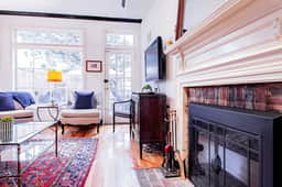 Heart of Capitol Hill Row House, Luxury & Location - Image 3
