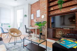 Classy 1-BR Flat Nestled Between Dupont & Logan - Image 4