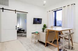 Eastern Market & METRO Accessible, Modern Charm, Walk Everywhere! - Image 2
