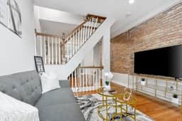 Charm City Homestay in Washington Village - Image 2