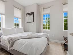 Spacious 3BR Stay, Walk to Eastern Market & METRO - Image 4