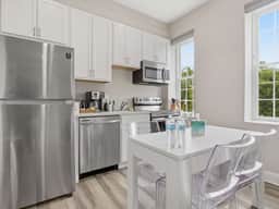 Spacious 3BR Stay, Walk to Eastern Market & METRO - Image 3