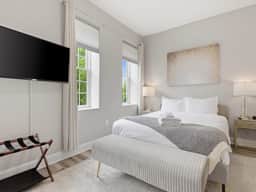 Spacious 3BR Stay, Walk to Eastern Market & METRO - Image 2