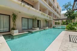 Suite with Swim-Up Pool - 10 Min from the Beach - Image 3