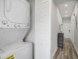 Walk to Capitol & Eastern Market - 1BR Queen bed - Image 4
