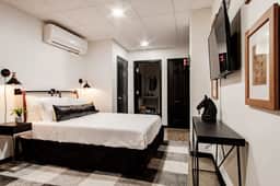Tiny Space, Huge Charm - Near the White House - Image 5