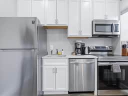 Bright 1BR Capitol Hill - Steps to Eastern Market - Image 3