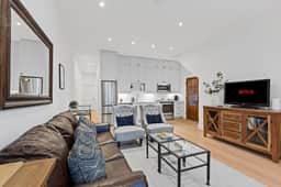 Capitol Hill 2-BR in Historic Townhome - Image 3