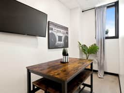 Historic Gaslight Building - 2BR Near White House - Image 3