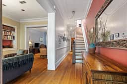Historic Solar-Powered Townhouse, Walk to - Image 2