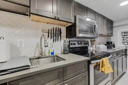 1-BR Pad in the Heart of Petworth - Walk to METRO - Image 5