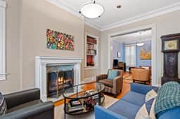 Historic Solar-Powered Townhouse, Walk to - Image 5