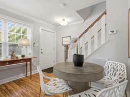 Cozy Carriage House - Clarendon Getaway - Image 5