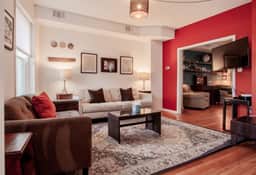 Spacious 3-Bedroom DC Townhome with Private Entrance and Parking near Union Market - Image 5