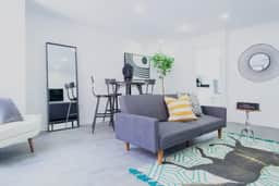 PRIME LOCATION w/ 2 Separate Units - ENTIRE FLOOR, 4-BRs!  Walk to The White House & National Mall - Image 4