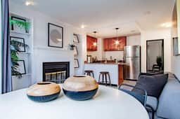 PRIME LOCATION w/ 2 Separate Units - ENTIRE FLOOR, 4-BRs!  Walk to The White House & National Mall - Image 2