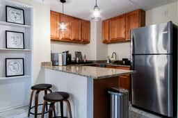 PRIME LOCATION w/ 2 Separate Units - ENTIRE FLOOR, 4-BRs!  Walk to The White House & National Mall - Image 3