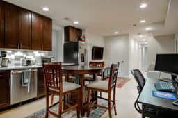 Modern 2BR Apartment Near Union Station DC - Image 2