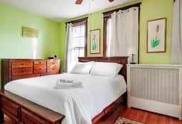 ✢ The E St Retreat ✢ Lovely 3-BR Nestled between H St & Eastern Market ✢ - Image 4