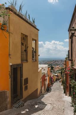 Luxury Queen Room in Downtown San Miguel - Image 4
