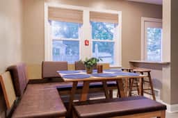 Pentagon City Homestay / Parking available - Image 3