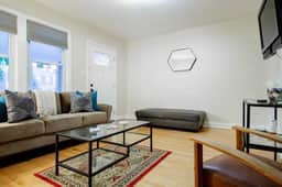 Pentagon City Homestay / Parking available - Image 4