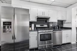 Spacious 4BR DC Townhouse with Free Parking - Image 2