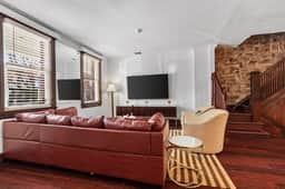 Spacious 4BR DC Townhouse with Free Parking - Image 3