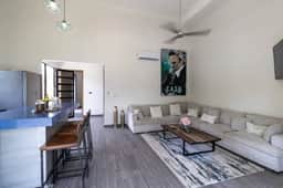 4BR Private home w/ pool near beaches and downtown - Image 5