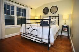 SPACIOUS HOUSE! | 2+ BEDROOMS | CLOSE TO AU - Image 5