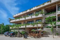Luxury 1BR condo near beaches and cenote - Image 3