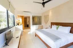 Minutes to the beach value! 1BR Studio - Image 3