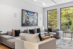 Top of The Hill / Luxury Clarendon 4-BR Homestay - Image 5