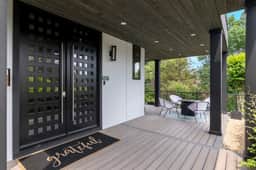 Top of The Hill / Luxury Clarendon 4-BR Homestay - Image 4
