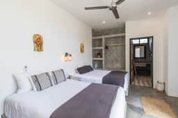 Cozy 2BR flat near downtown and beaches - Image 3