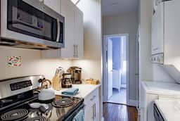 Bright Top Floor On Georgetown Cobblestone Street - Image 3