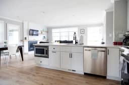 Modernized 4 BR home near Old Town Alexandria - Image 5