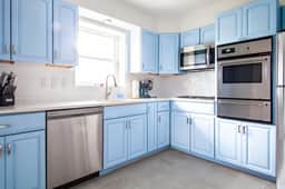 CHARMING UPDATED RAMBLER ✶✶ 7-MIN WALK TO FOREST GLEN METRO ✶✶ 5-MIN WALK TO HOLY CROSS HOSPITAL - Image 3