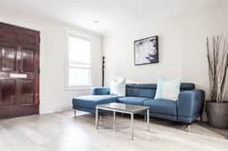 ✯ MODERN HOME IN UPSCALE NEIGHBORHOOD ✯ GEORGETOWN - Image 3