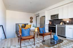 2-Story 2-BR in Great DC Area / Transit-Friendly - Image 2