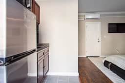 Little Home in Little Italy - Inner Harbor Studio - Image 2
