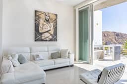 Stunning 3BR apartment with Amazing Views - Image 3