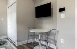 Modern 1 BR - clean finishes. - Image 3