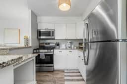 Arlington Convenience / Spacious & Modern - Image 5