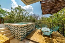 CHIC 3-Levels at MUN - Rooftop Deck - Pool - Image 3