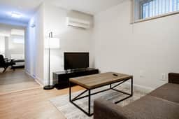 Walk to the National Cathedral and The Zoo / Private Apartment - Image 4